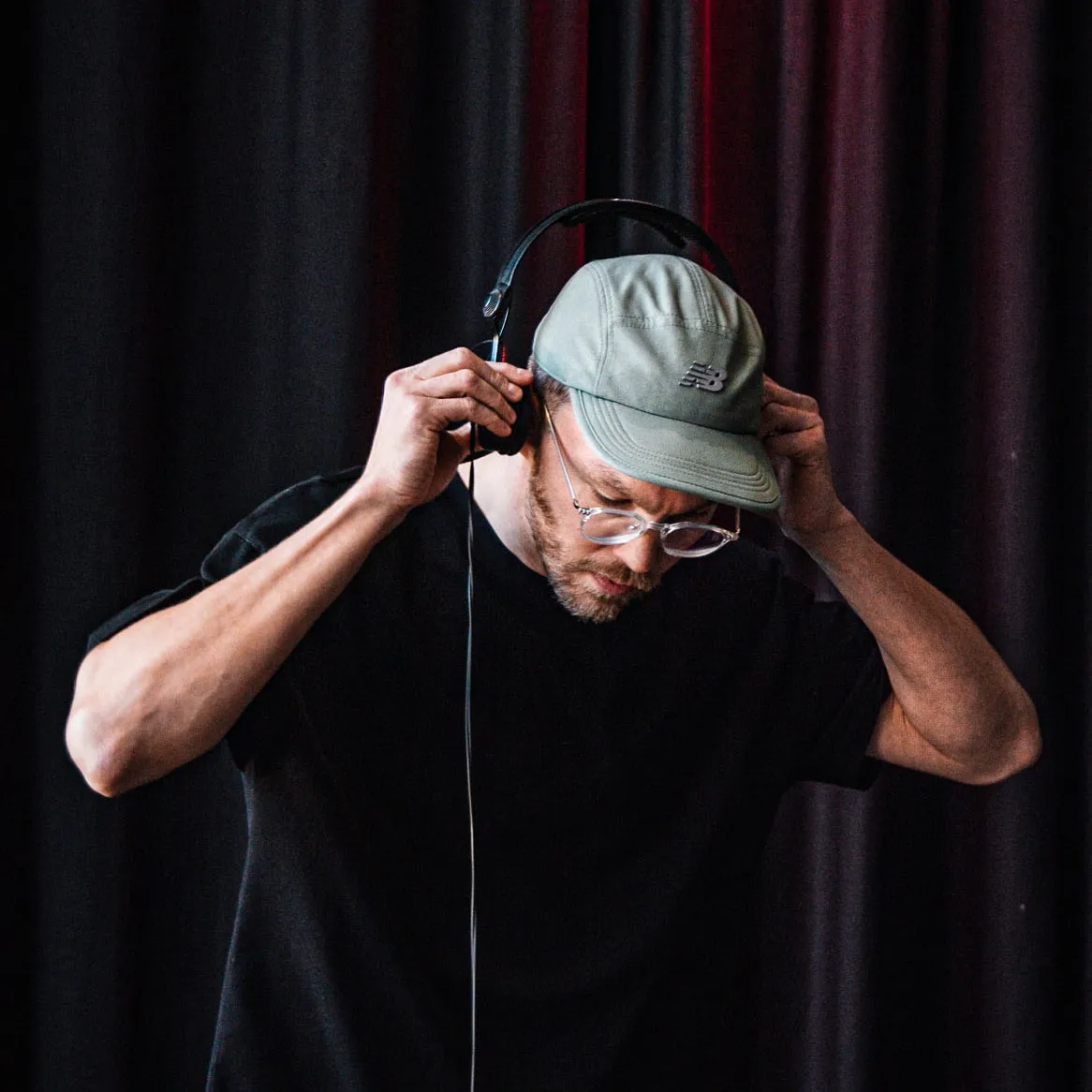 TOBY ONE press shot 1